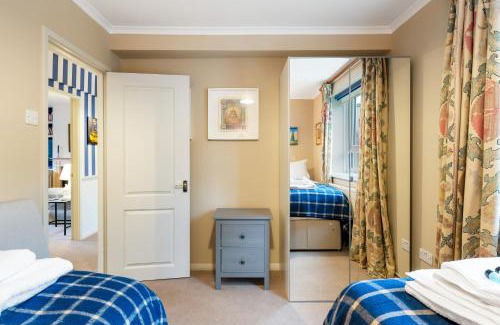Battersea Apartment | Bright & Cosy Gem ~ Battersea Park View ~ King Bed