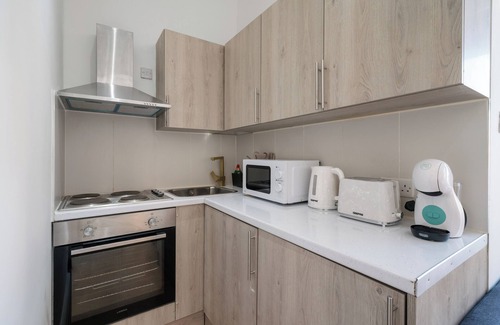 Tooting Apartment | Bright & Cosy Studio - Prime Location with Fast Tube to Central London
