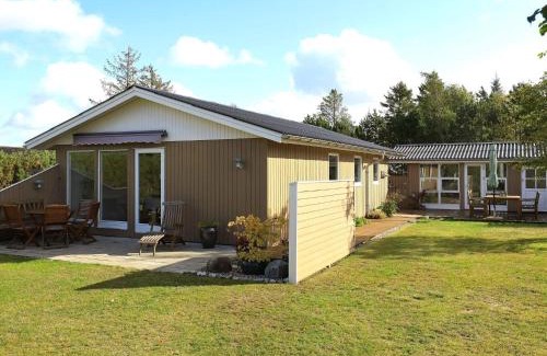 Hou House | Bright Cottage by the Lagoon-By Traum