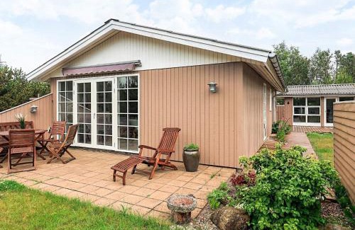Hou House | Bright Cottage by the Lagoon-By Traum