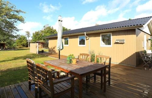 Hou House | Bright Cottage by the Lagoon-By Traum