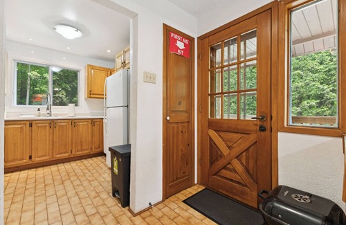 Argenteuil Regional County Municipality Ski Chalet | Bright cottage with private in-ground pool (summer) and fireplace, ideal for relaxing.