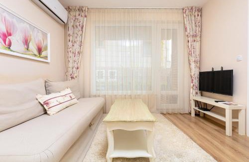 Plovdiv Apartment | Bright & Cozy 1BD Flat with a Terrace and Parking by Flat Mаnager