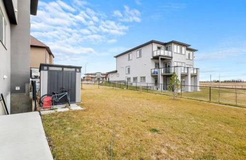 Conrich Apartment | Bright & Cozy 2-Bedroom Basement Suite