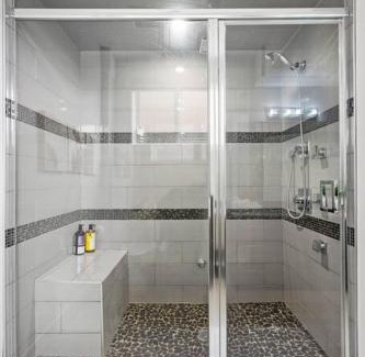 Conrich Apartment | Bright & Cozy 2-Bedroom Basement Suite