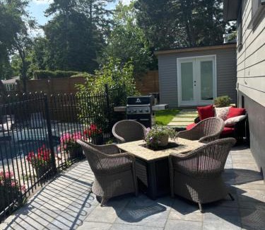 Applewood House | Bright & Cozy 4BR Home for Your Family Stay With Optional Pool Access