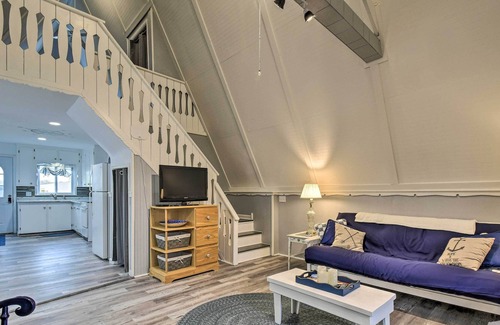 Algonac Apartment | Bright & Cozy A-Frame Studio: Steps to River!