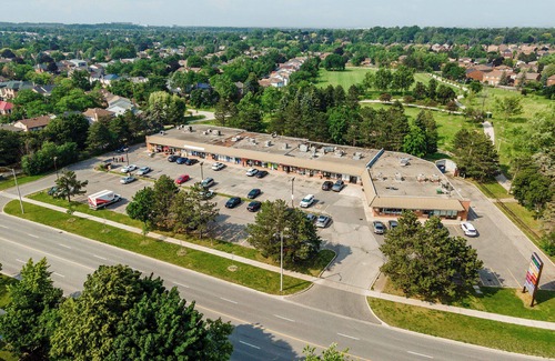 Brampton House | Bright, cozy and comfortable single family apartment with separate entrance