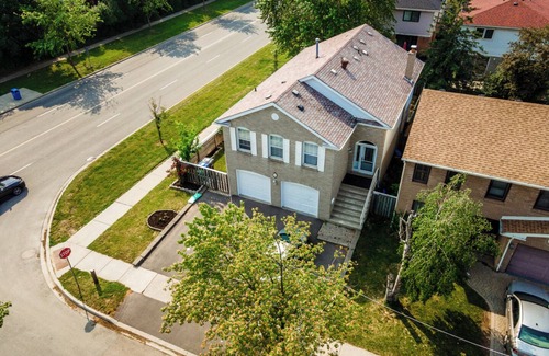 Brampton House | Bright, cozy and comfortable single family apartment with separate entrance