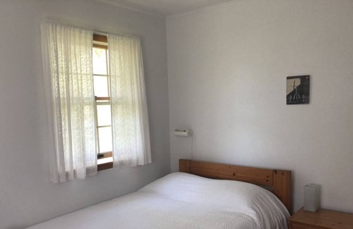 Kismet House | Bright, Cozy Bungalow With Lighthouse Views, Two Minutes Away from the Beach