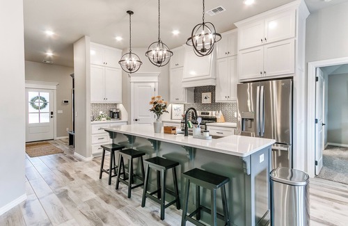 Edmond House | Bright & Cozy Comfort on 158th