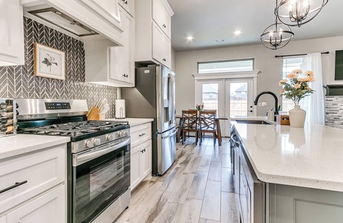 Edmond House | Bright & Cozy Comfort on 158th