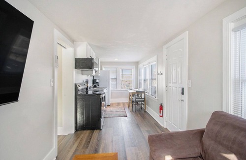 Kalamazoo Apartment | Bright & Cozy Retreat Private Entrance, Pets Welcome, Near Downtown Kalamazoo!