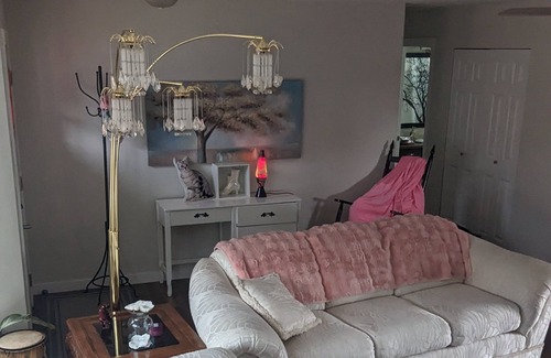 West Porpoise Bay House | Bright cozy spacious home Great for family's or couples getaway Pet friendly