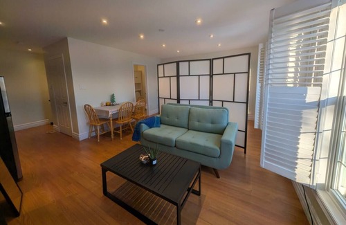 Richmond Hill House | Bright & Cozy Studio w/Private Entrance & Parking