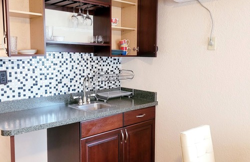 Southgate Apartment | Bright, cozy studio in the middle of Sarasota