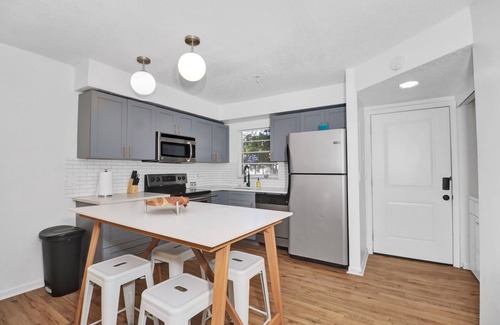 St. Petersburg - Clearwater House | Bright & Cozy Townhouse 2,600 monthly