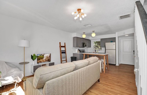 St. Petersburg - Clearwater House | Bright & Cozy Townhouse 2,600 monthly