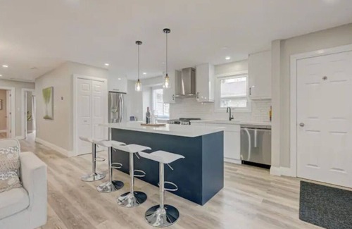 London House | Bright, desired 3BR & Work stations, 2 Ba, & parking, close to UWO & hospitals