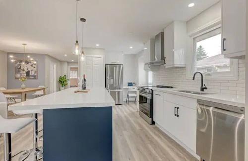 London House | Bright, desired 3BR & Work stations, 2 Ba, & parking, close to UWO & hospitals