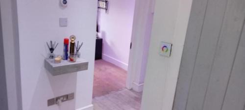 Perry Vale House | Bright Double Room w Private Bath Easy Access Free Breakfast