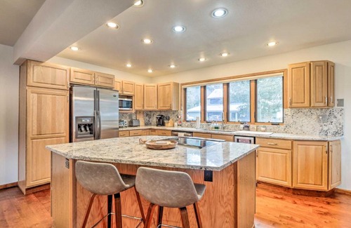 Eagle-Vail House | Bright Eagle-Vail Escape with Deck and Mtn Views!