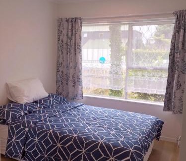 Mount Eden Apartment | Bright Eden Park two bed townhouse private parking