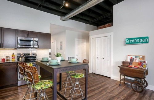 Detroit Apartment | Bright Event Perfect 4BDRM LOFT 7Min To Downtown