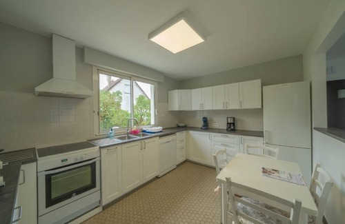 Jullouville House | Bright family home 4 minutes walk from the beach with fenced garden