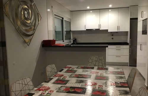 Salir do Porto Apartment | Bright family apartment overlooking Sao Martinho Bay. Heated pool. Walk to beach