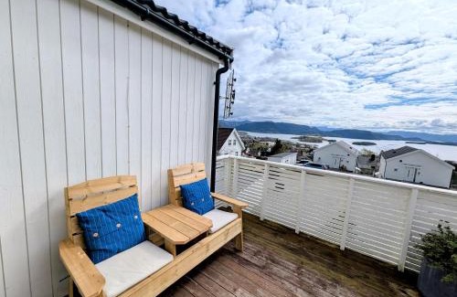 Jorpeland Apartment | Bright Fjord View Apartment Jørpeland