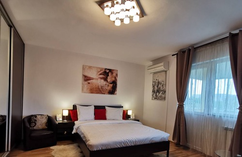 Sector 3 Apartment | BRIGHT FLAT WITH BALCONY NEAR PARK / METRO / AMENITIES FREE NETFLIX & WiFi