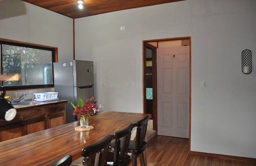 Monteverde Apartment | Bright Forest Retreat – 2BR w/Balcony, Walk to Town, Birds & Wildlife