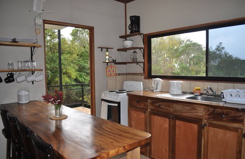 Monteverde Apartment | Bright Forest Retreat – 2BR w/Balcony, Walk to Town, Birds & Wildlife