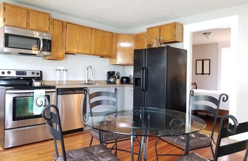 Manchester Apartment | Bright Front Facing Unit - Private Front Farmers Porch