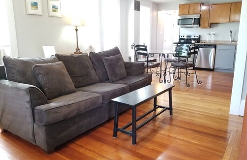 Manchester Apartment | Bright Front Facing Unit - Private Front Farmers Porch