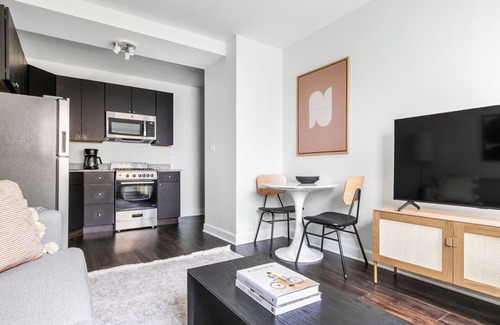 Gold Coast Apartment | Bright Gold Coast 1BR w/Doorman & Gym, 2 blocks to L, by Blueground