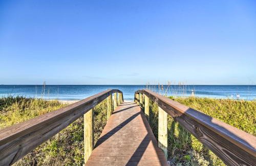 Pass-a-Grille Historic District Apartment | Bright Gulf Coast Escape - 8 Mi to Johns Pass!