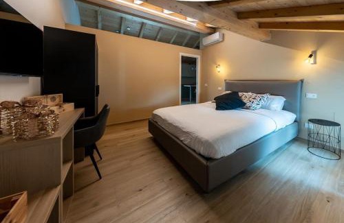 Reggio nell'Emilia Apartment | Bright Hall apartment Reggio Emilia Centro Storico