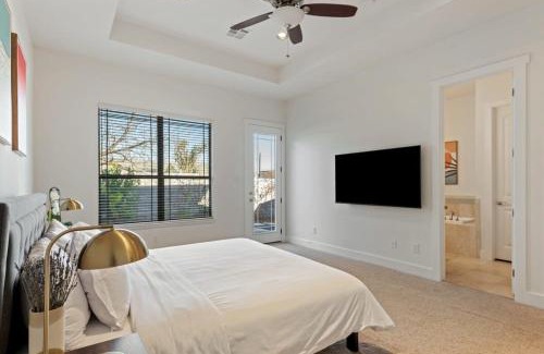 Central East Austin House | Bright Home in East ATX - 3BR - Cowboy Pool
