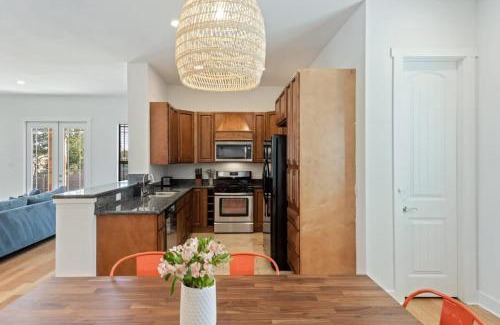 Central East Austin House | Bright Home in East ATX - 3BR - Cowboy Pool