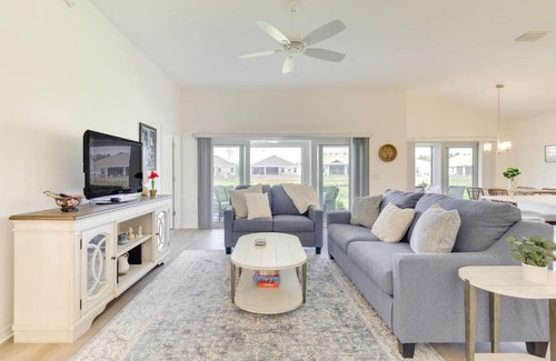 Okahumpka House | Bright Home in The Villages with Community Pool