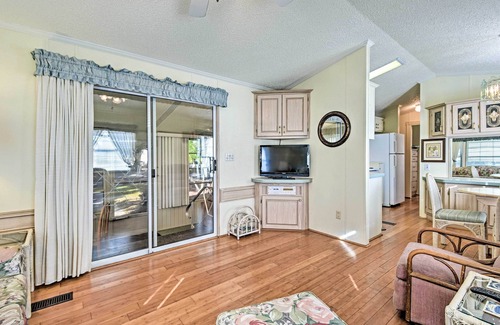 Braden River House | Bright Home: Pool Access & Screened-In Porch!