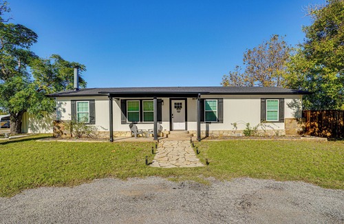 Graford House | Bright Home w/Fire Pit: Near Possum Kingdom Lake!