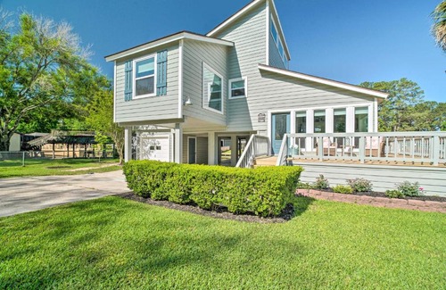 Willis House | Bright Home with Dock on Lake Conroe!
