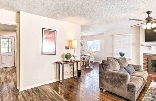 New Castle House | Bright Home with Fireplace & Screened-In Porch!