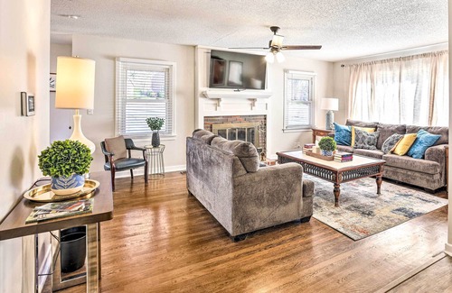 New Castle House | Bright Home with Fireplace & Screened-In Porch!