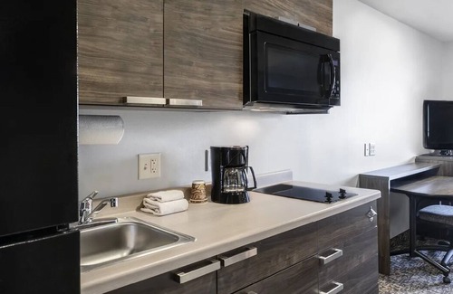 Avondale Hotel | Bright & Inviting Space! Experience The Best of Avondale- Pool Access