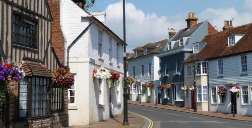 Bexhill-on-Sea House | Bright large double with parking and lovely bath