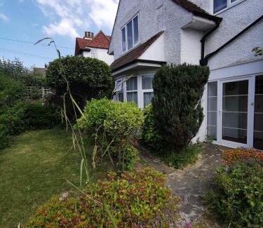 Bexhill-on-Sea House | Bright large double with parking and lovely bath